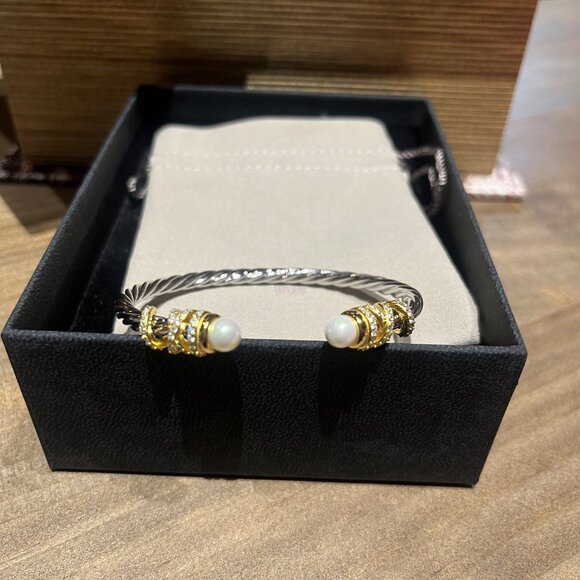 D̲a̲v̲i̲d̲ ̲Y̲u̲r̲m̲a̲n̲ 18k Gold Pearl And Diamond Cable Bracelet - Picture 2 of 6